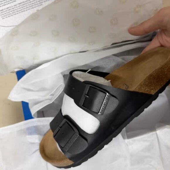 Classic Birkenstock Arizona Sandals in Black – Comfortable & Stylish - Picture 2 of 4